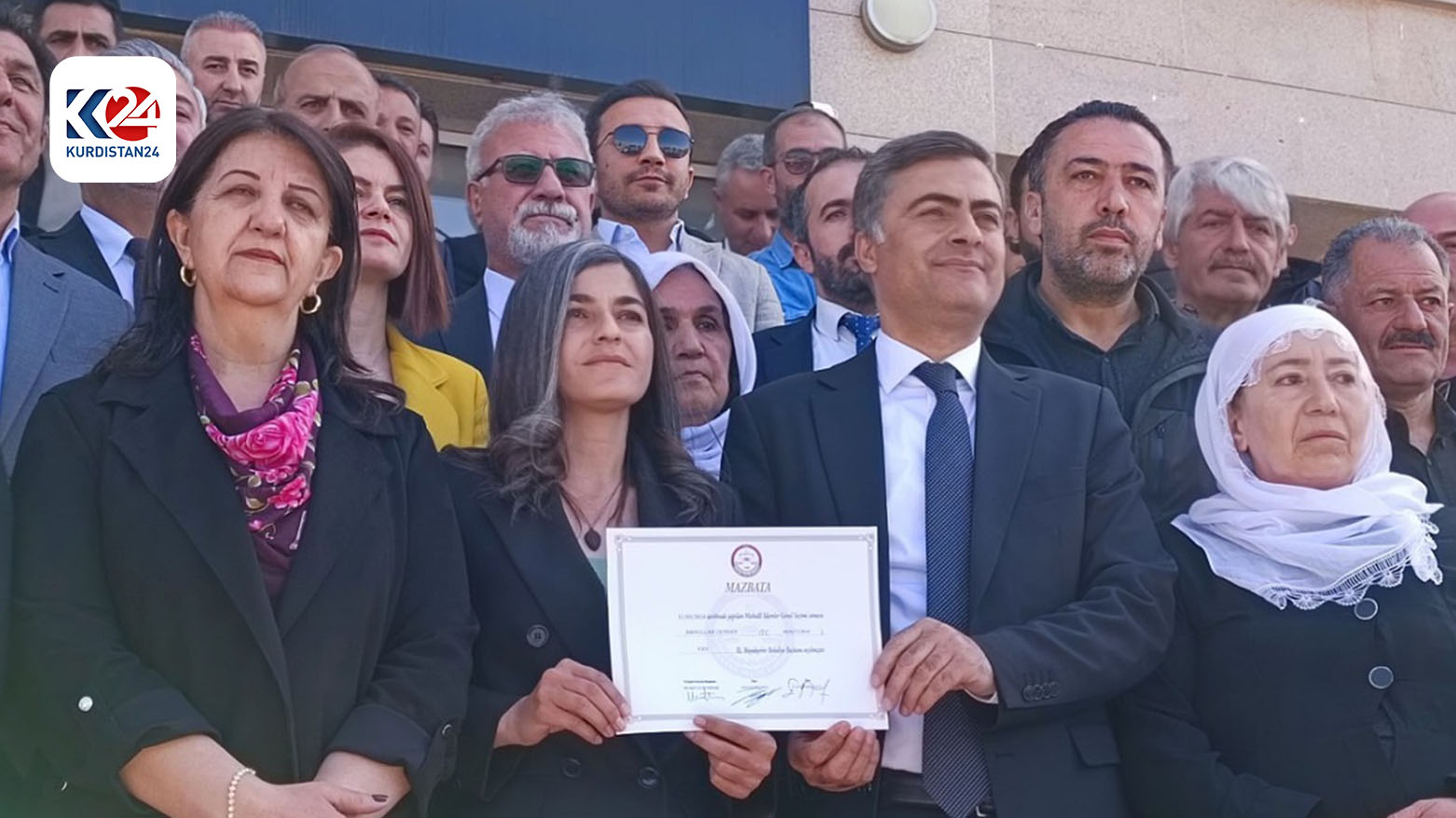 Zeydan Belgeya xwe ya erkdariyê wergirt